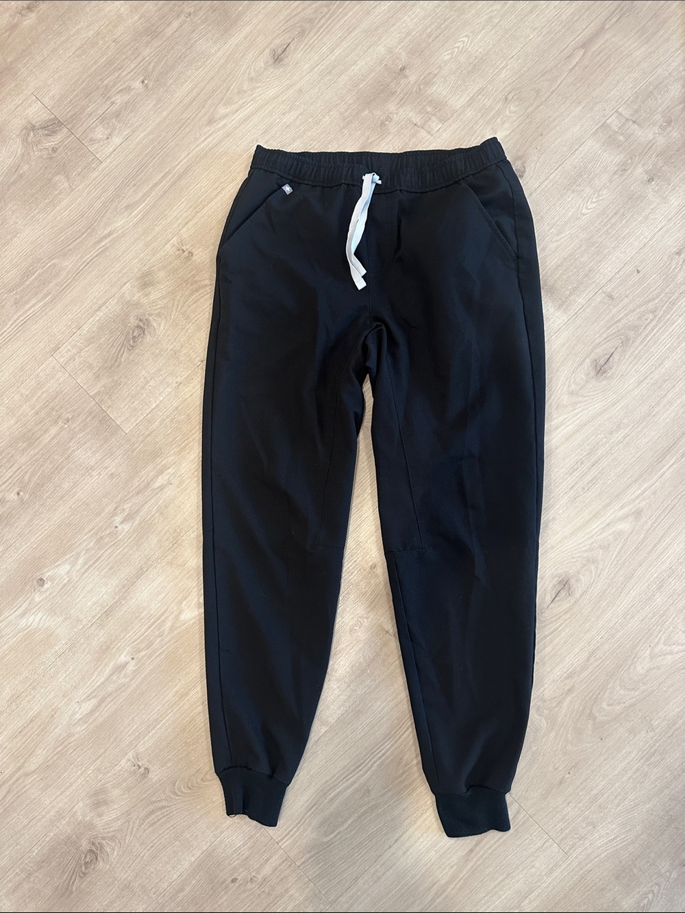FIGS Men’s Black Scrub Joggers (M)